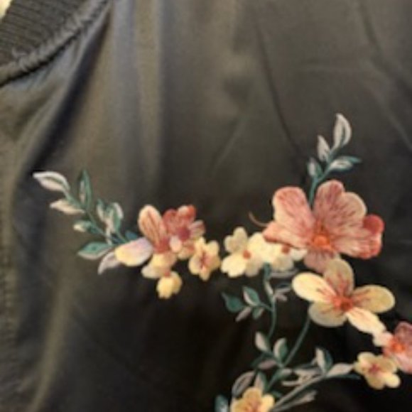 American Eagle Black Flower Bomber jakcet - Picture 5 of 10